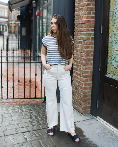 Brooke Hugging Jeans with Embroidery