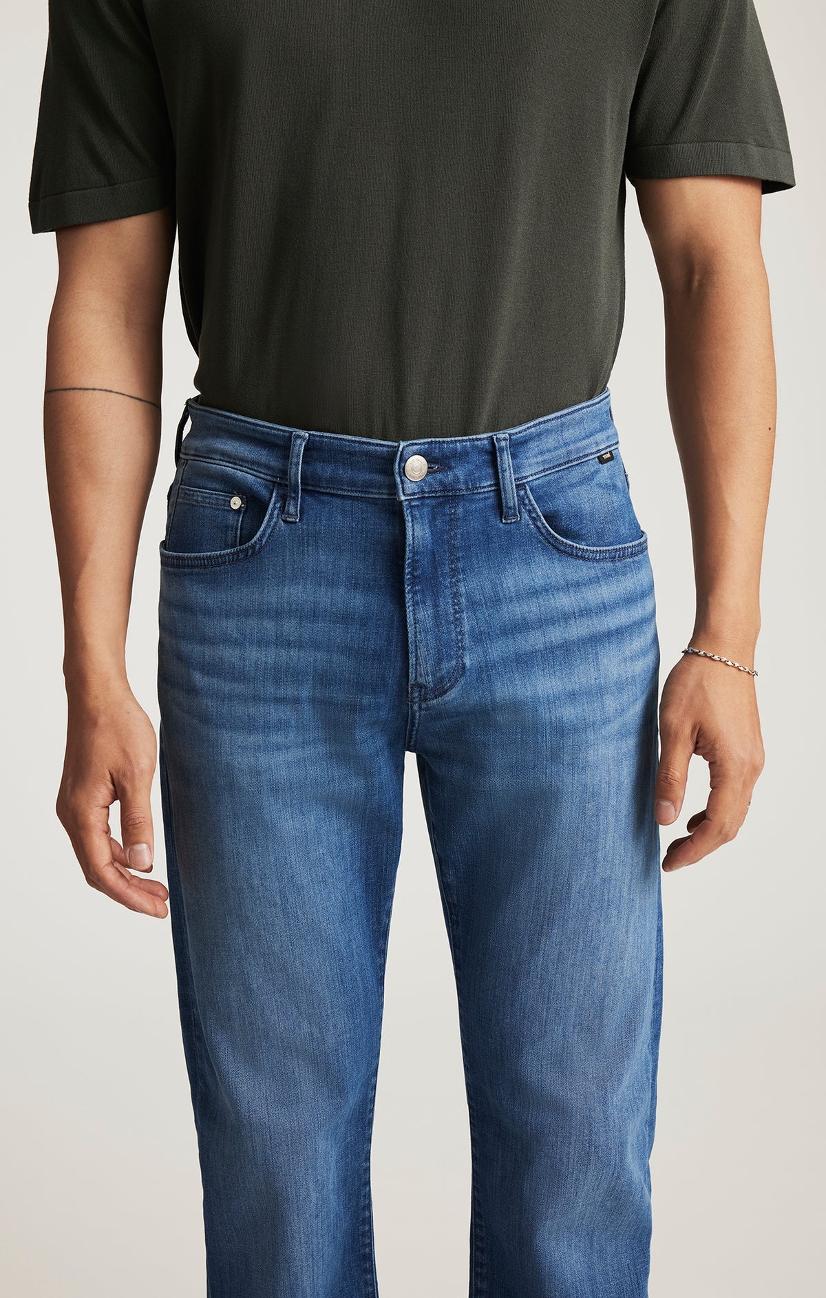 Zach Classic Fit Straight Jeans