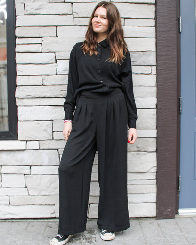 Airflow Wide Leg Pant with Elastic Waist