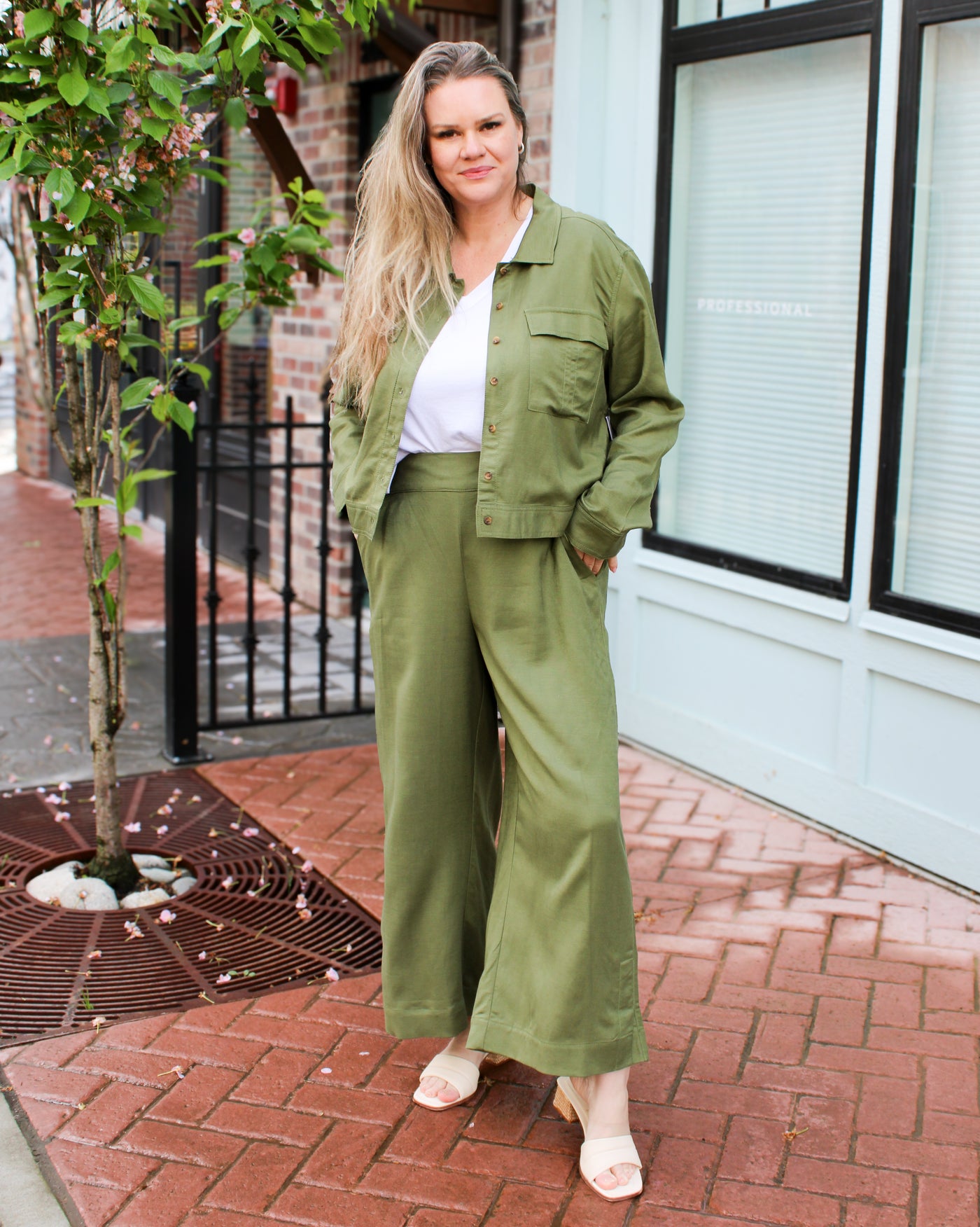 Linen Blend Pull-On Ankle Pant