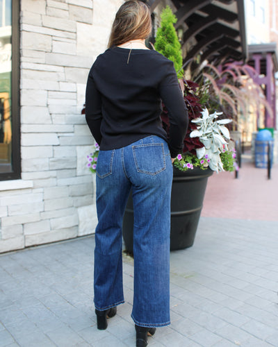 Sophia Hugging Wide Leg Jeans