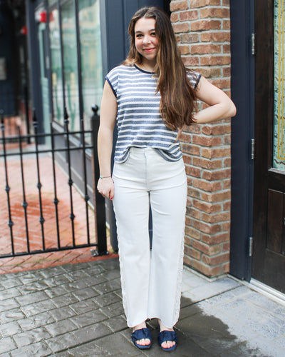 Brooke Hugging Jeans with Embroidery