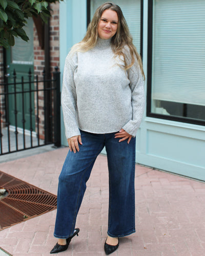 Licarayen Mock Neck Pullover