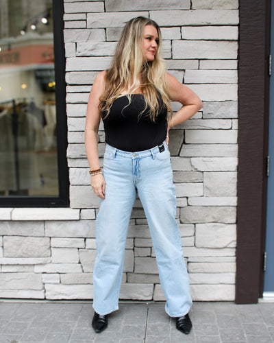 V-Front Wide Leg Jean