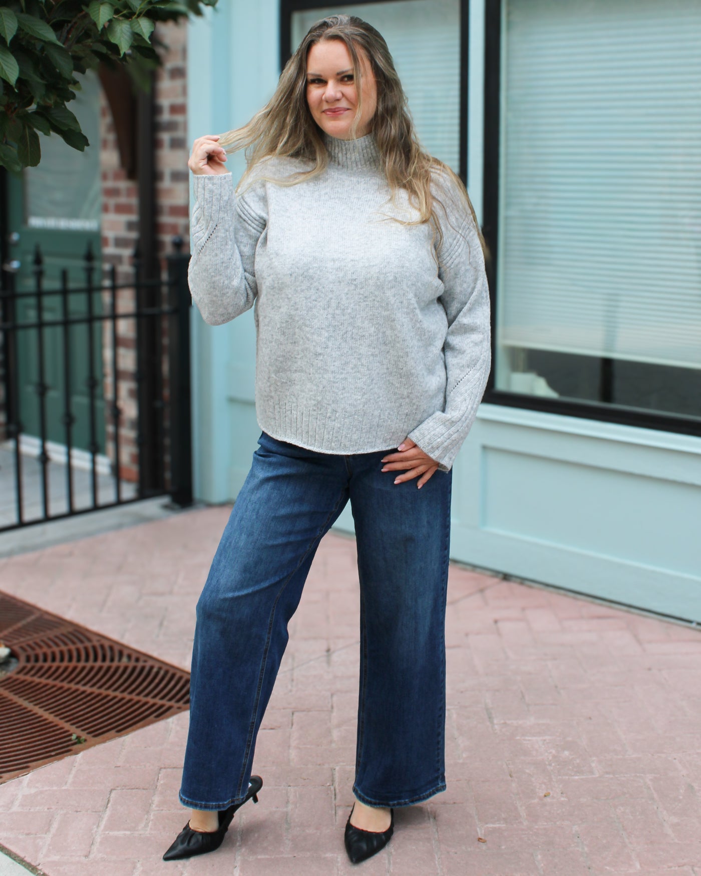 Licarayen Mock Neck Pullover