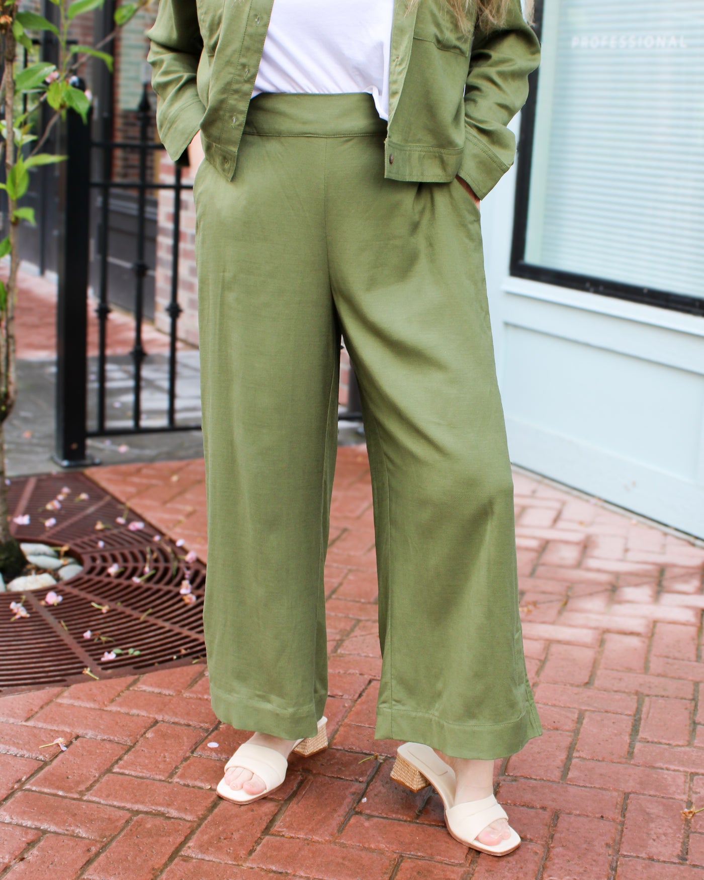 Linen Blend Pull-On Ankle Pant