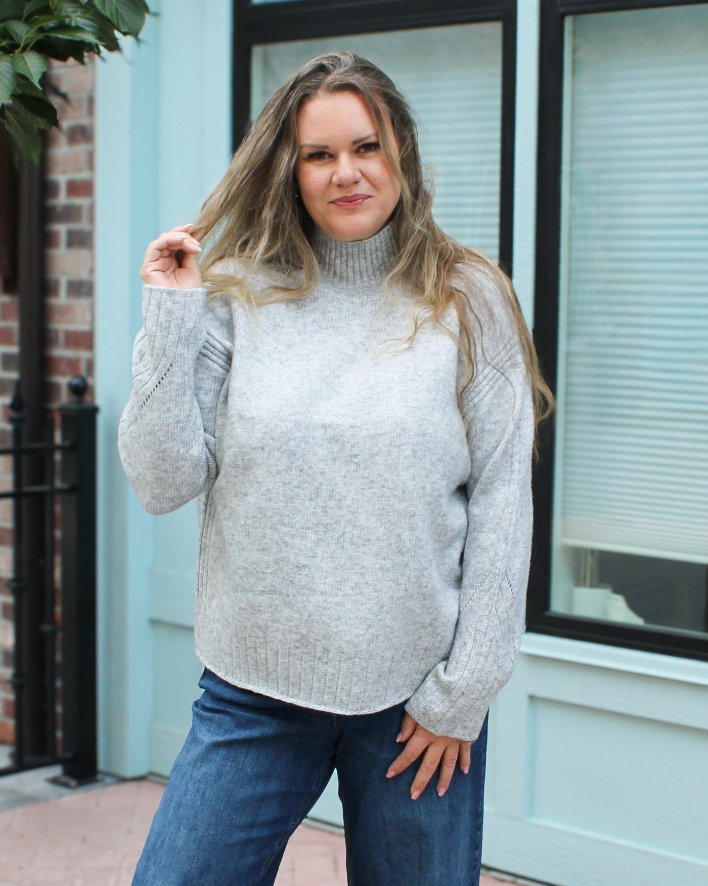Licarayen Mock Neck Pullover